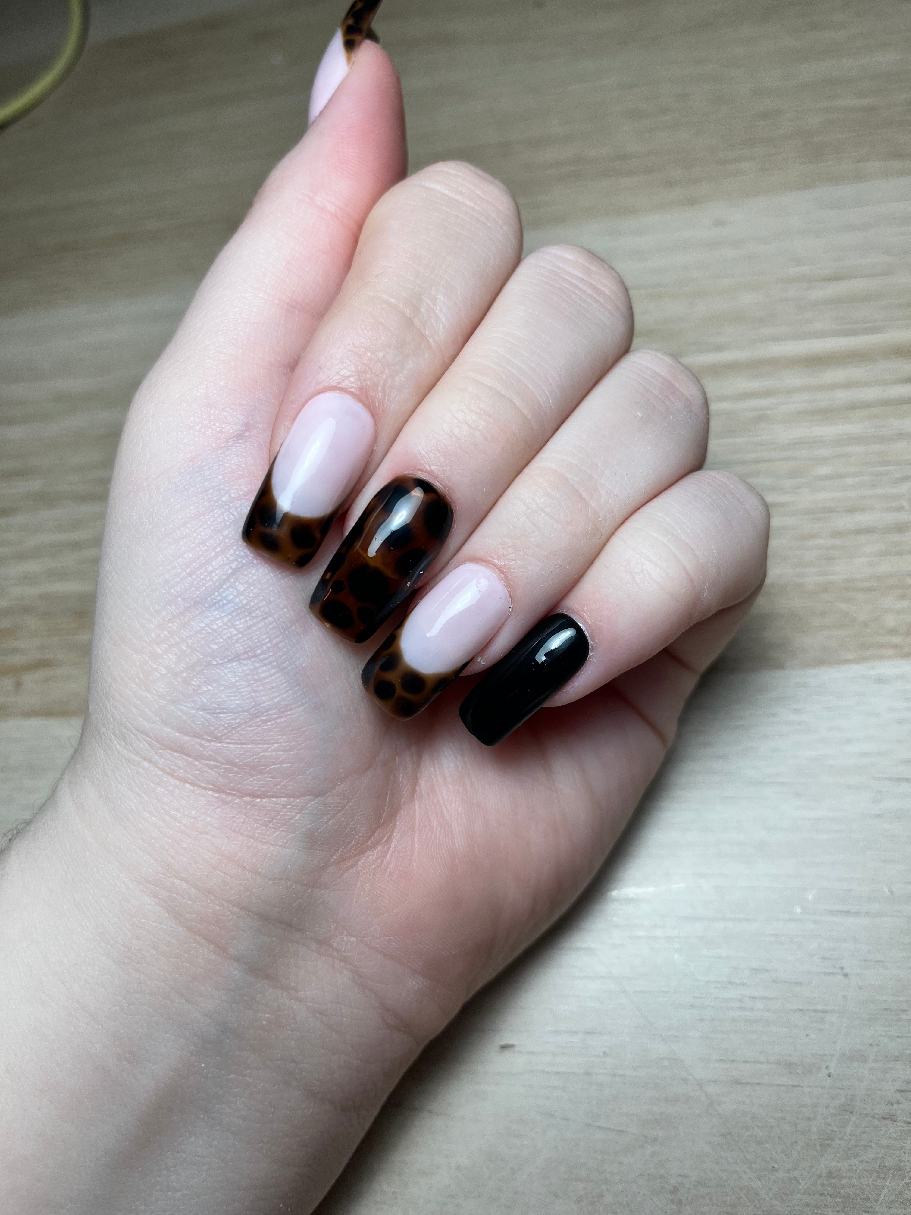 Comment bien poser ses press on nails